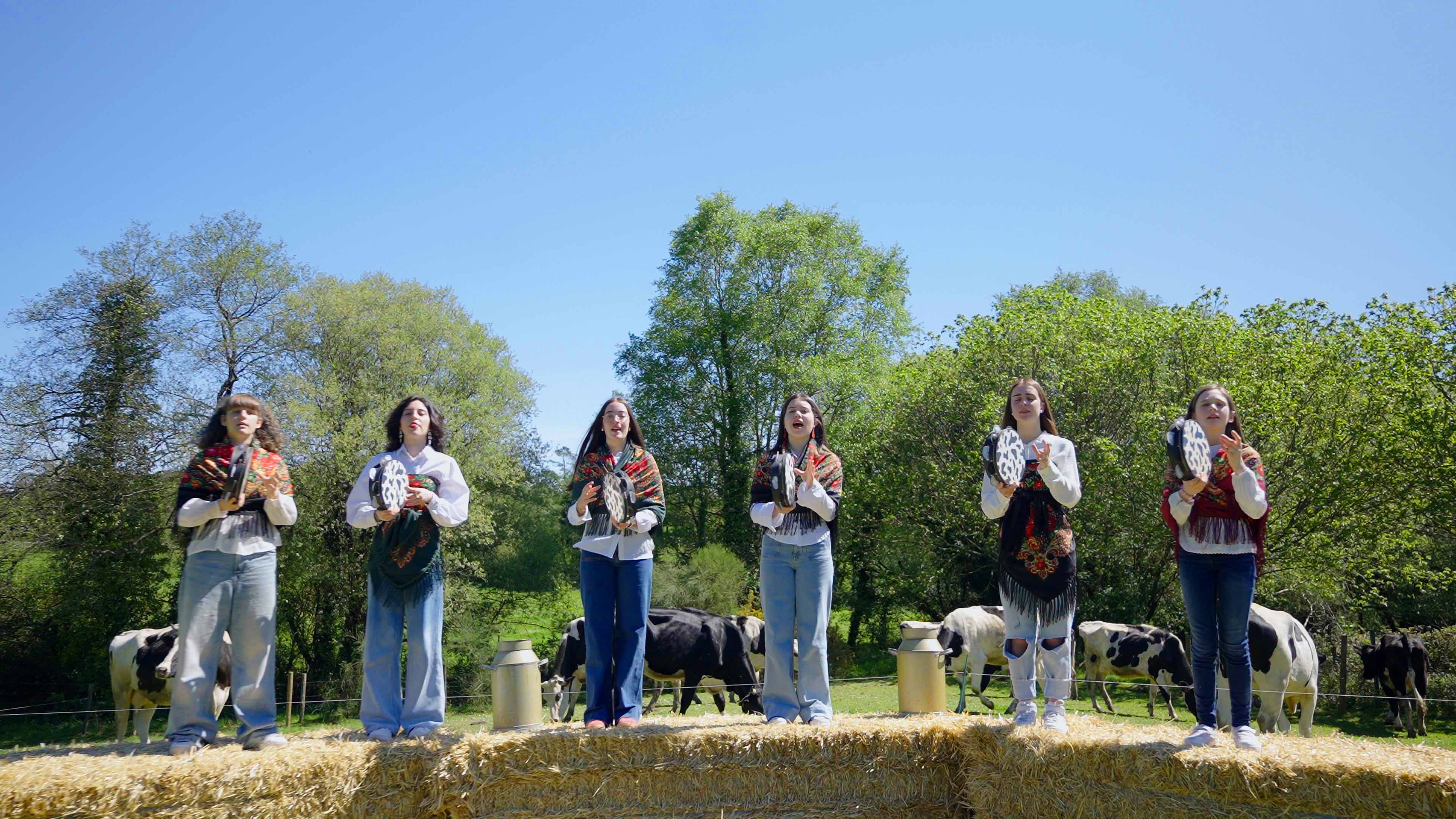 Pandeirada no prado: un homenaje a las cantareiras
